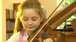 Alma Deutscher playing violin